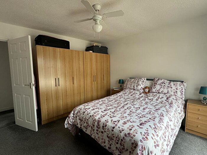 2 Bedroom Detached Bungalow For Sale In Derlyn Park, Tycroes, Ammanford, Carmarthenshire., SA18