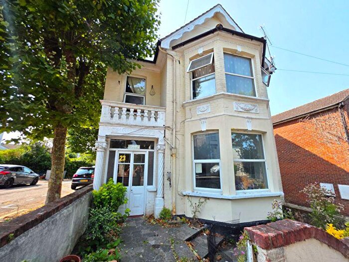 1 Bedroom Flat To Rent In Wickford Road, Westcliff-On-Sea, SS0