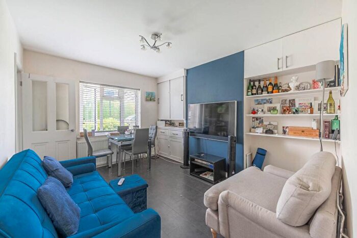 1 Bedroom Flat For Sale In Clifton Road, Kingsbury, Harrow, HA3