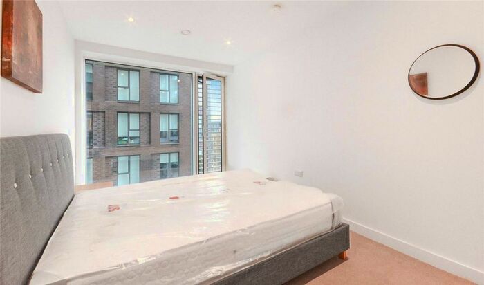 2 Bedroom Flat To Rent In Deacon Street, Elephant And Castle, London, SE17