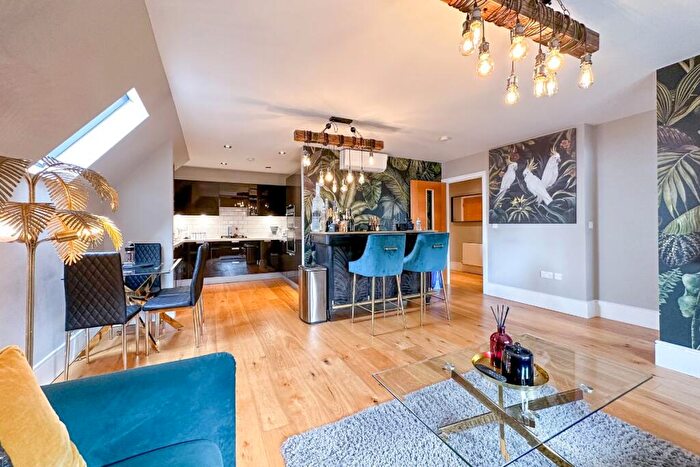 2 Bedroom Flat For Sale In The Galleries, Brentwood, CM14