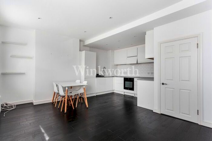 2 Bedroom Flat To Rent In Harringay Road, London, N15