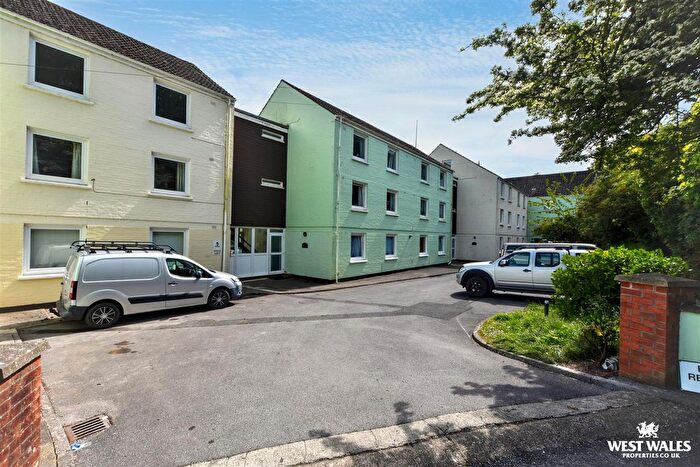 2 Bedroom Flat For Sale In Little Haven, Haverfordwest, SA62