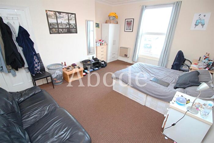 6 Bedroom House To Rent In Buckingham Mount, Hyde Park, Leeds, LS6