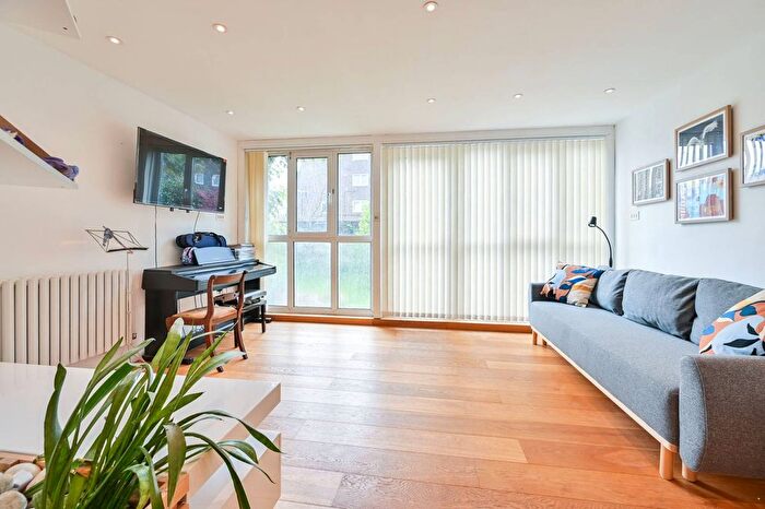 4 Bedroom Flat To Rent In Marylee Way, Kennington, London, SE11