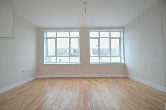 1 Bedroom Flat To Rent In Endsleigh Road, Merstham, RH1