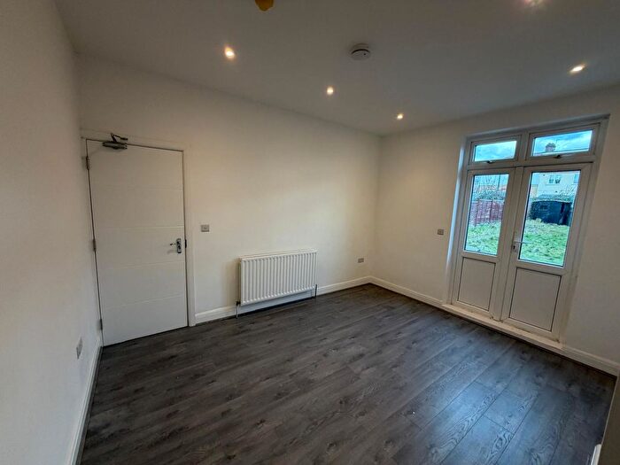 5 Bedroom Terraced House To Rent In Dallas Road, London, NW4