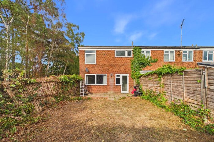 2 Bedroom End Of Terrace House For Sale In Ringwood, Bracknell, Berkshire, RG12