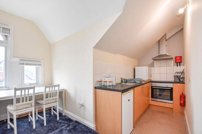 Studio To Rent In - Ashdown Road, Epsom, Surrey, KT17
