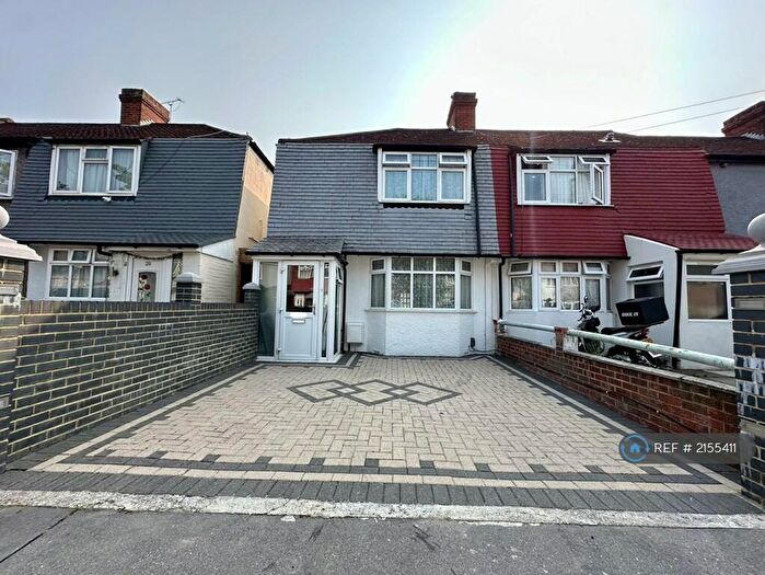 3 Bedroom Semi-Detached House To Rent In Ringwood Avenue, Croydon, CR0