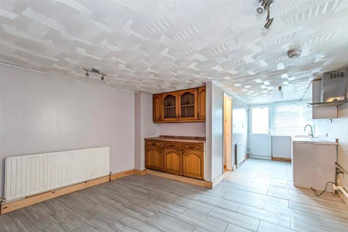 3 Bedroom Terraced House For Sale In Brandon Street, Gravesend, DA11