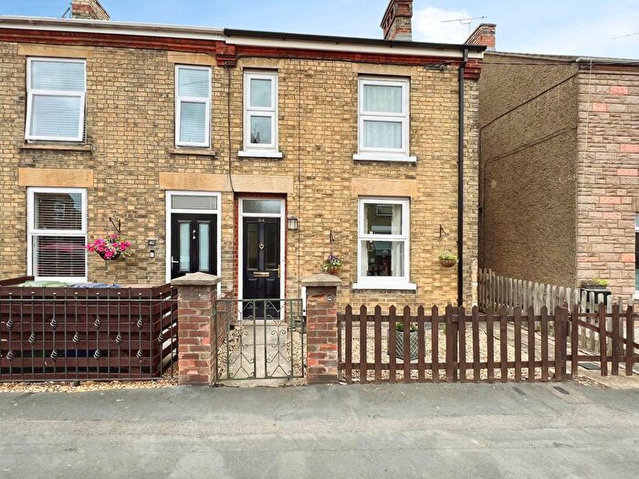 3 Bedroom Semi-Detached House For Sale In New Park, March, PE15