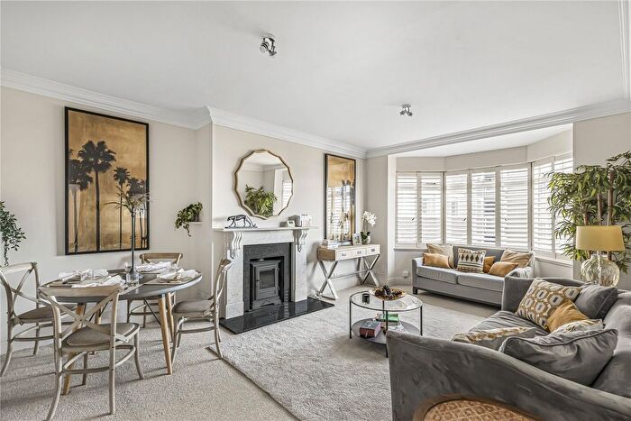 2 Bedroom Flat For Sale In Ranelagh Gardens, London, SW6