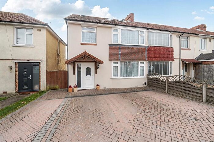 4 Bedroom End Of Terrace House For Sale In Westfield Avenue, Fareham, PO14