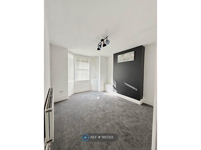 3 Bedroom Semi-Detached House To Rent In Queen Street, Retford, DN22