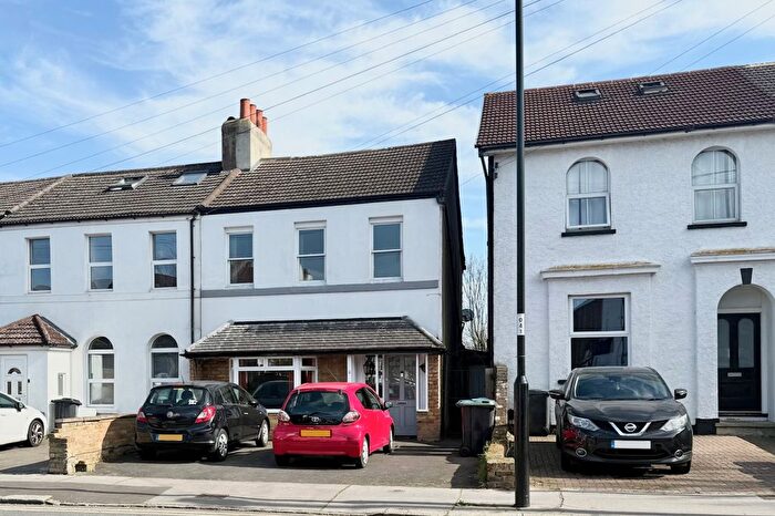 4 Bedroom End Terrace House For Sale In Sydenham Road, Croydon, CR0