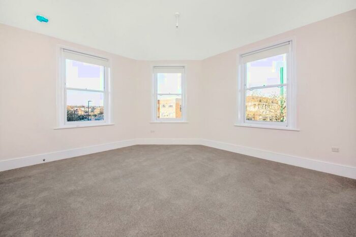 3 Bedroom Apartment To Rent In Park Hall Road, Dulwich, London, SE21