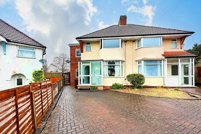 3 Bedroom Semi-Detached House To Rent In Wentworth Road, Solihull, B92
