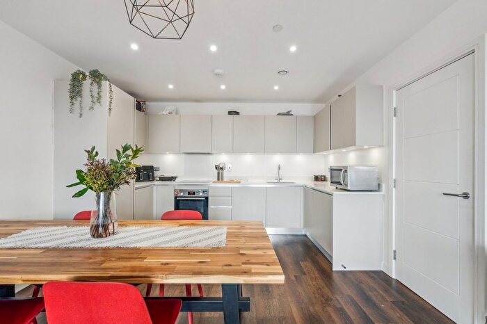 2 Bedroom Flat To Rent In Freedom House, Brownlow Road, W13