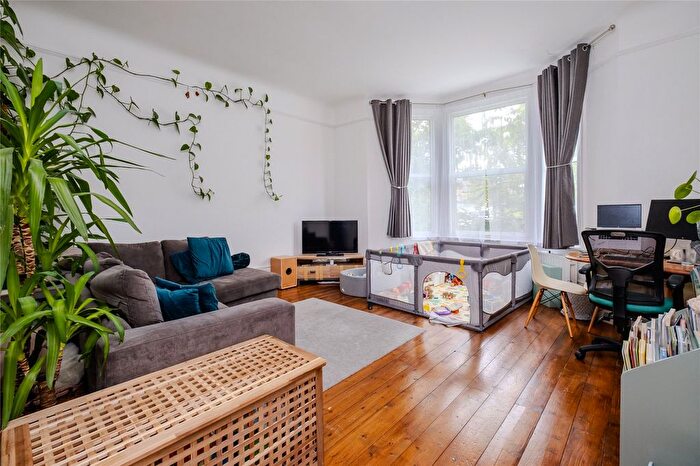2 Bedroom Flat To Rent In Kempshott Road, Streatham, Lambeth, London, SW16