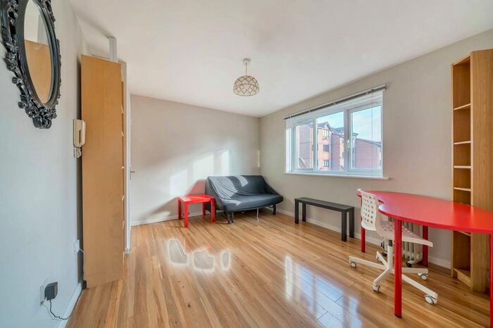 Studio To Rent In Mornington Road, Deptford, London, SE8