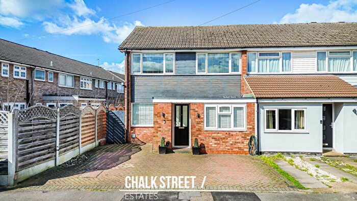 3 Bedroom End Of Terrace House For Sale In Detling Close, Hornchurch, RM12