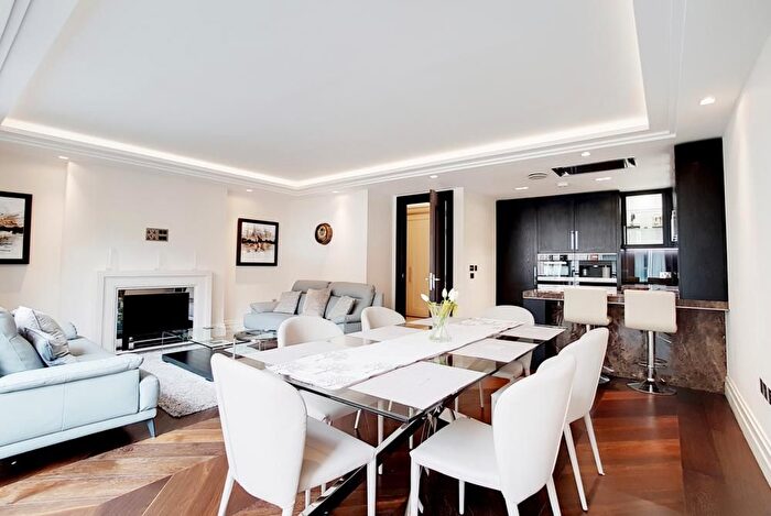 2 Bedroom Flat To Rent In London, WC2R