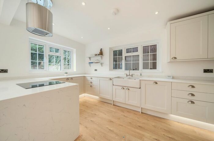 4 Bedroom Detached House To Rent In Kings Avenue, Bromley, BR1