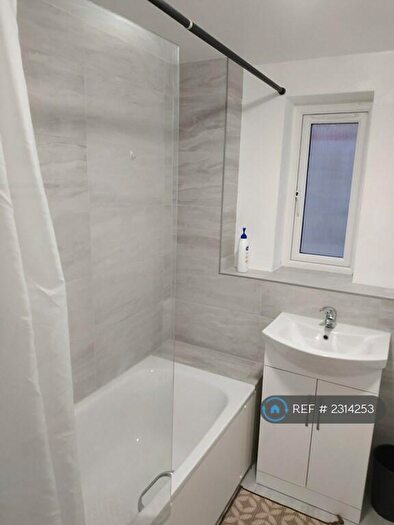 1 Bedroom Flat To Rent In St. Lukes Court, London, SE6