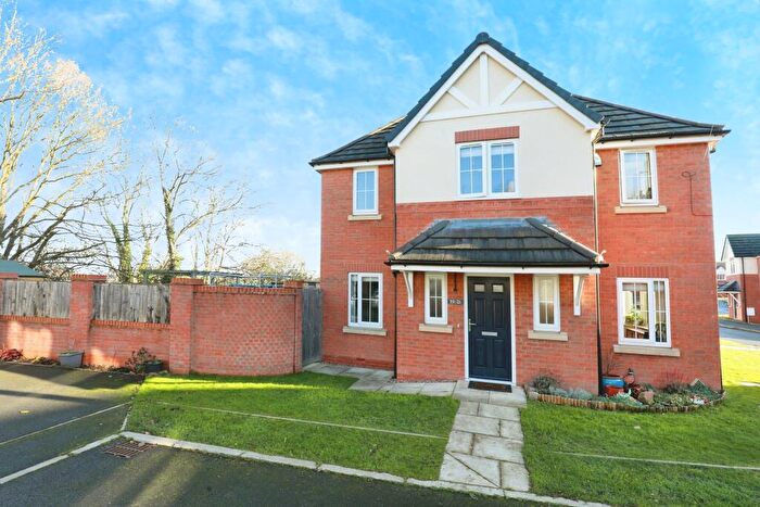 3 Bedroom Semi Detached House For Sale In St. Dominics Place, Hartshill, Stoke-on-trent, ST4