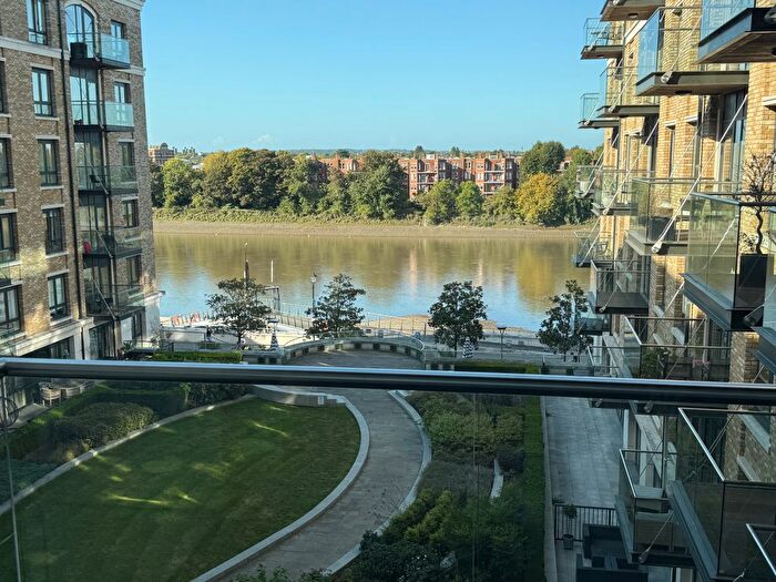 2 Bedroom Flat For Sale In Regatta Lane, London, W6