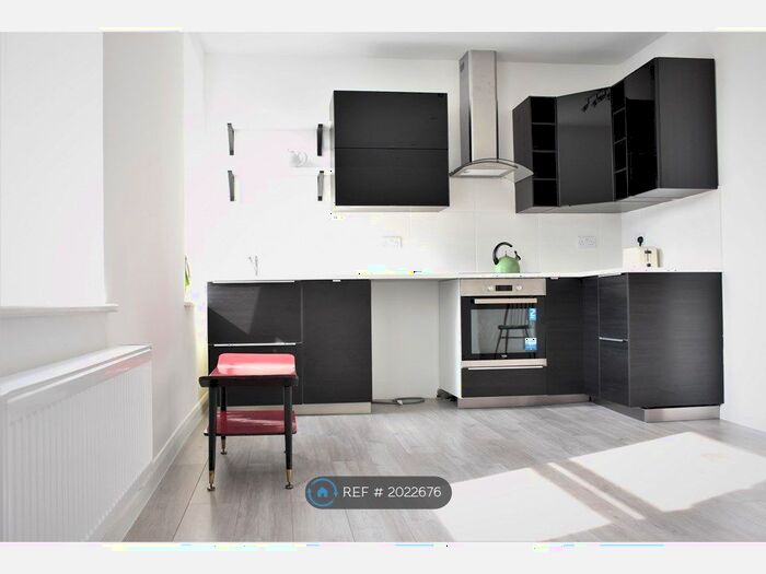 3 Bedroom Flat To Rent In Cliftonville, Margate, CT9