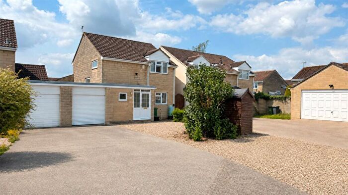 3 Bedroom Link Detached House For Sale In Fitzmaurice Close, Bradford On Avon, BA15