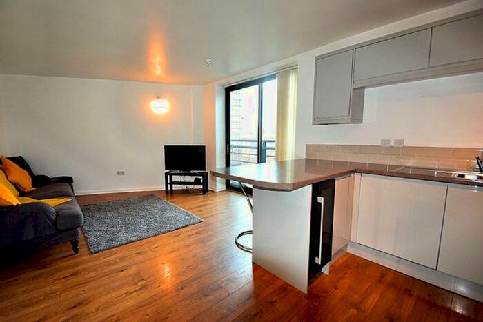 2 Bedroom Flat To Rent In City Point, Chapel Street, Salford, M3