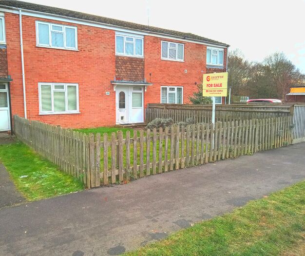 4 Bedroom Terraced House For Sale In Woodlands, Berkshire, RG20