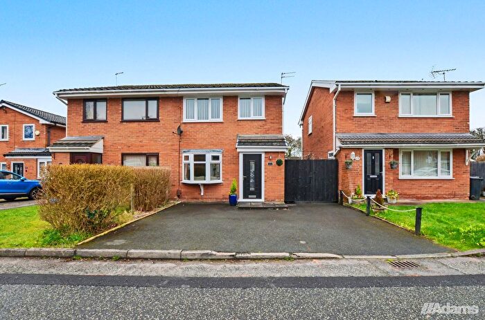 3 Bedroom Semi Detached House For Sale In Wenlock Road, Beechwood, WA7