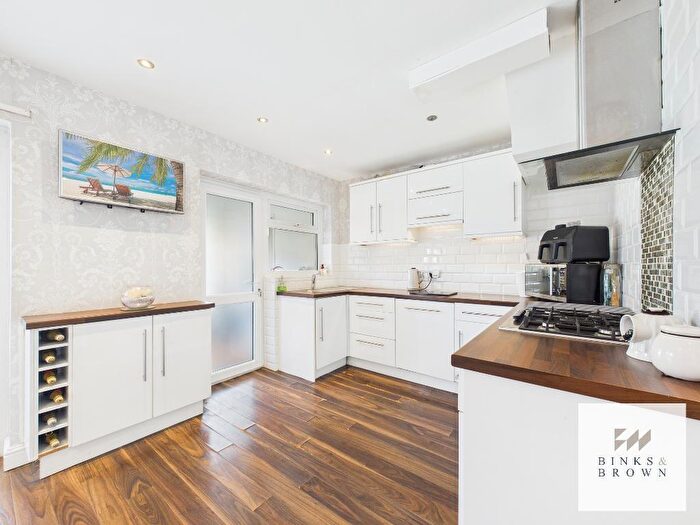 3 Bedroom Semi-Detached House For Sale In Woodbrooke Way, Corringham, Essex, SS17