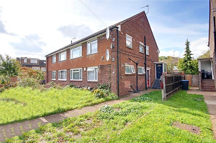 2 Bedroom Maisonette For Sale In Westfield Close, Enfield, Middlesex, EN3