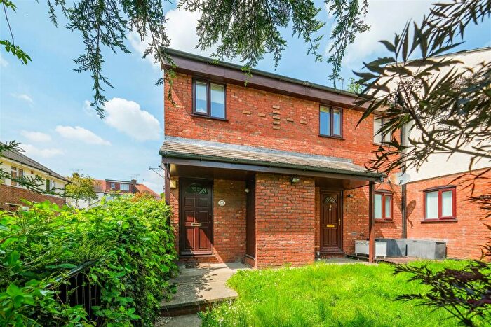 2 Bedroom Maisonette To Rent In Cascade Road, Buckhurst Hill, IG9