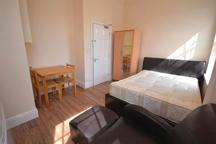 Studio To Rent In London Road, Reading, RG1