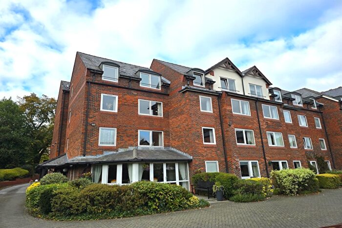 1 Bedroom Flat For Sale In Regent Court, Groby Road, Altrincham, WA14