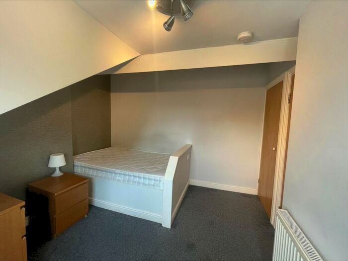 1 Bedroom Terraced House To Rent In Morris View, Leeds, West Yorkshire, LS5