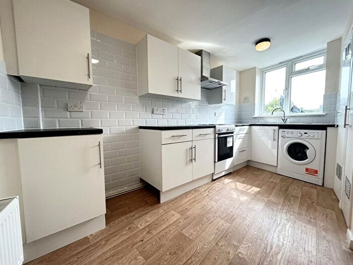 3 Bedroom Maisonette To Rent In High Street, Ware, SG12