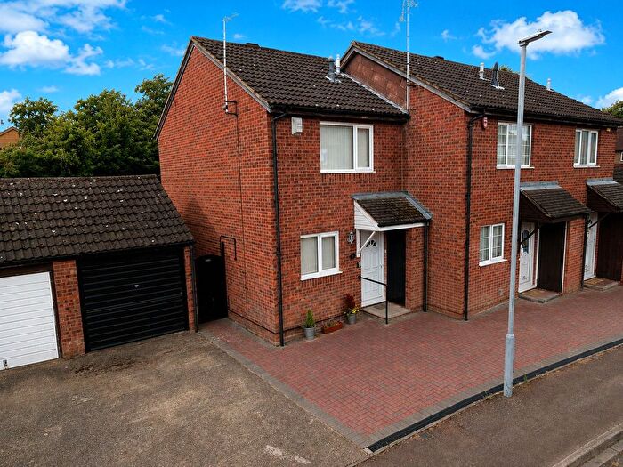 2 Bedroom End Of Terrace House For Sale In Repton Close, Luton, Bedfordshire, LU3
