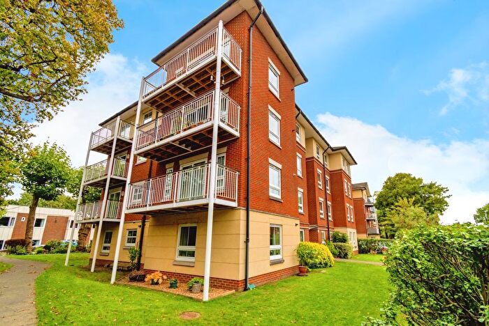 2 Bedroom Flat For Sale In Hill Lane, Southampton, Hampshire, SO15