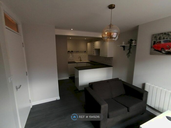 2 Bedroom Flat To Rent In Regent Court, Nottingham, NG1