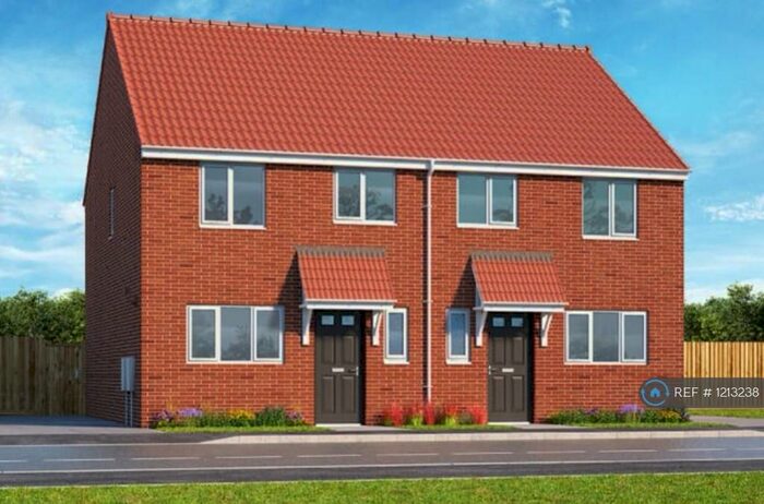 3 Bedroom Semi-Detached House To Rent In Piper Street, Shirebrook, NG20