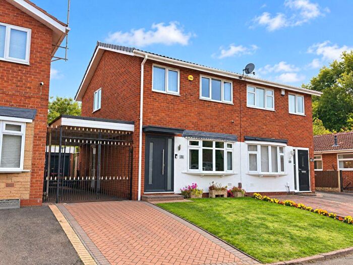 3 Bedroom Semi Detached House For Sale In Rivermead Park, Birmingham, B34