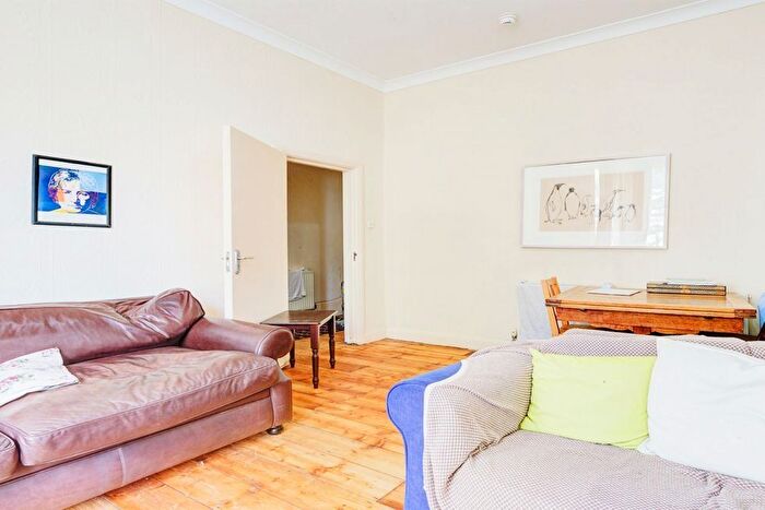 3 Bedroom Flat To Rent In Fawcett Street, London, SW10