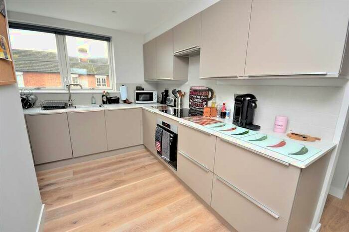 2 Bedroom Flat To Rent In St. Johns Street, Godalming, GU7